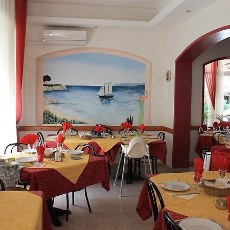 Hotel Susanna Rimini Ngoại thất bức ảnh