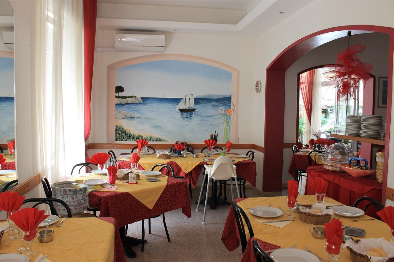 Hotel Susanna Rimini Ngoại thất bức ảnh