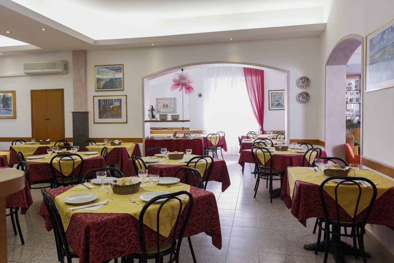 Hotel Susanna Rimini Ngoại thất bức ảnh