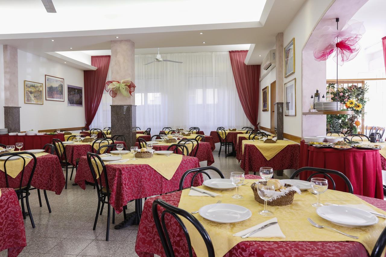 Hotel Susanna Rimini Ngoại thất bức ảnh