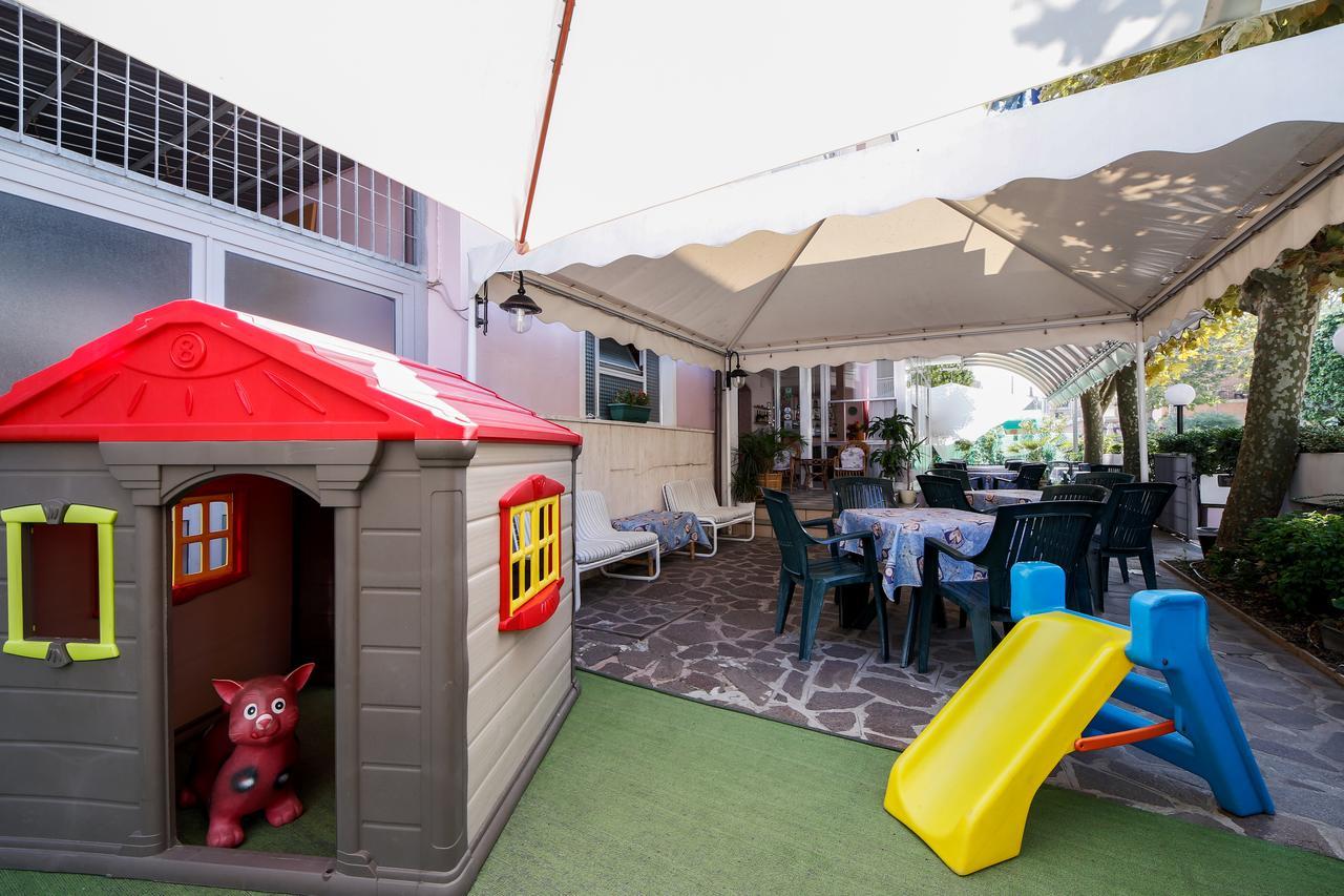 Hotel Susanna Rimini Ngoại thất bức ảnh