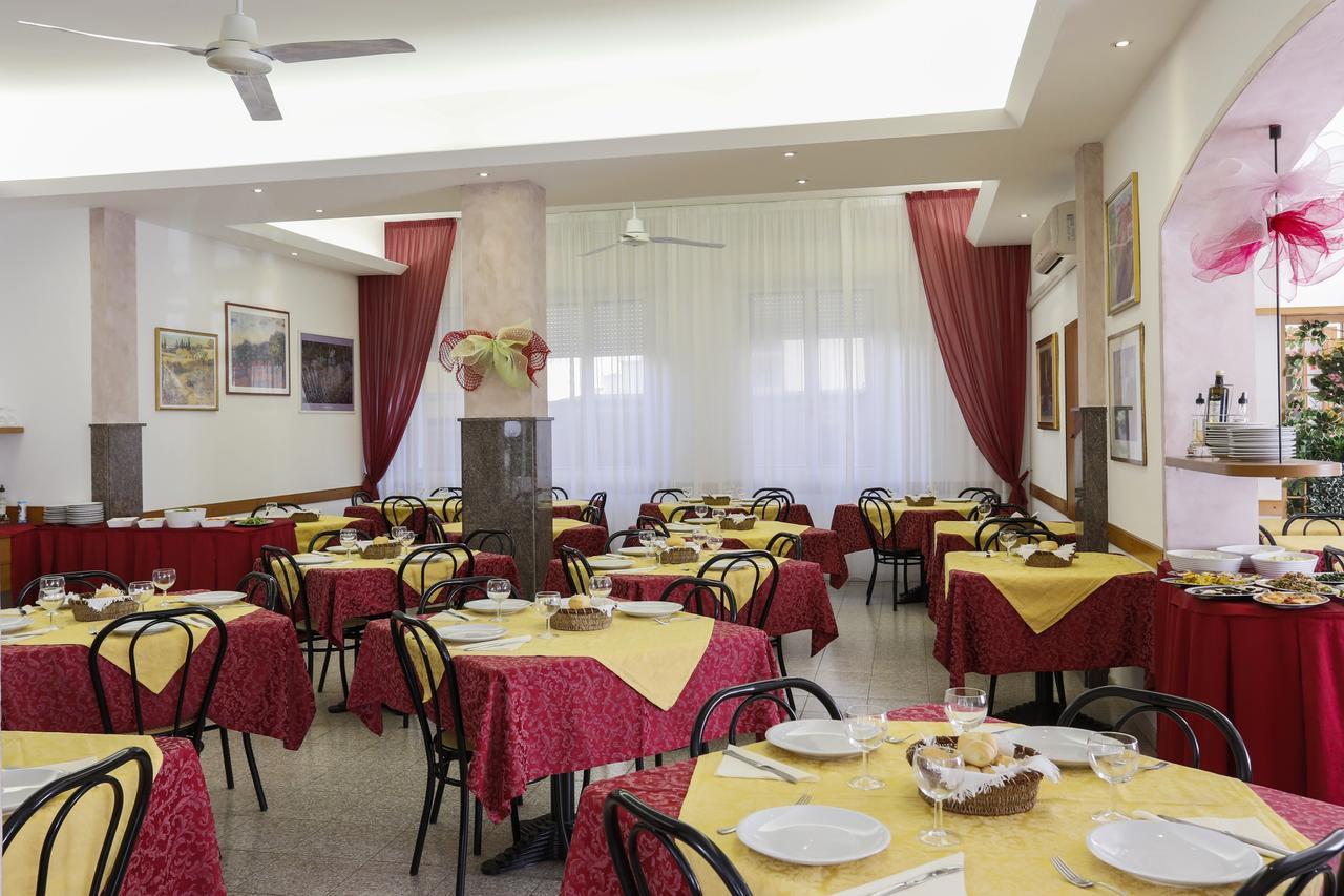Hotel Susanna Rimini Ngoại thất bức ảnh